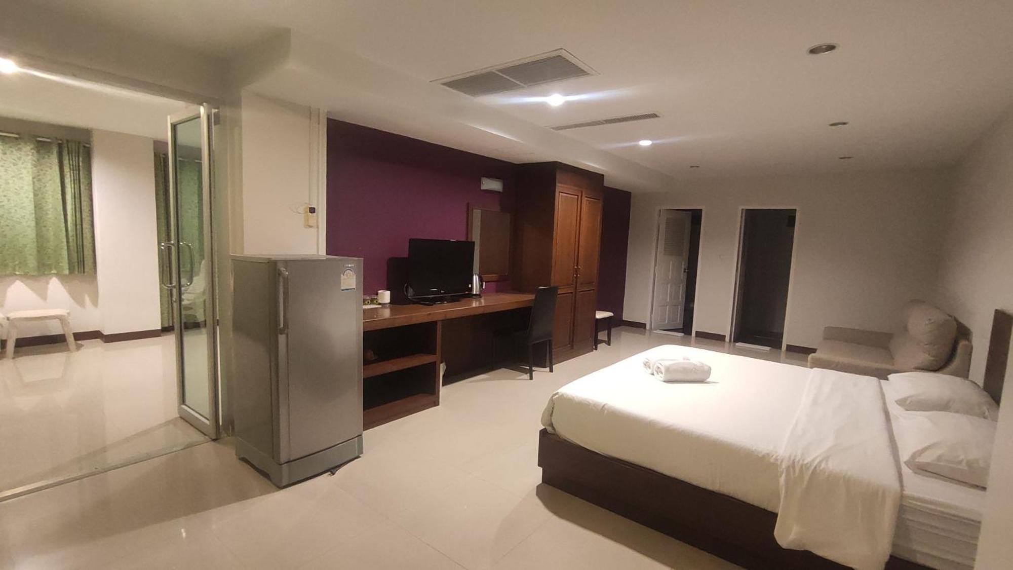 Baan Manthana Hotel, Hua Hin Exterior photo